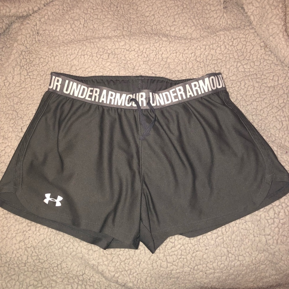 Women’s under armour size M shorts